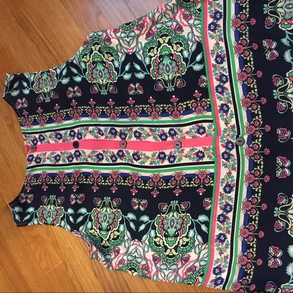 Beautiful Patterned Chiffon Button Back Tank Top - Picture 4 of 6